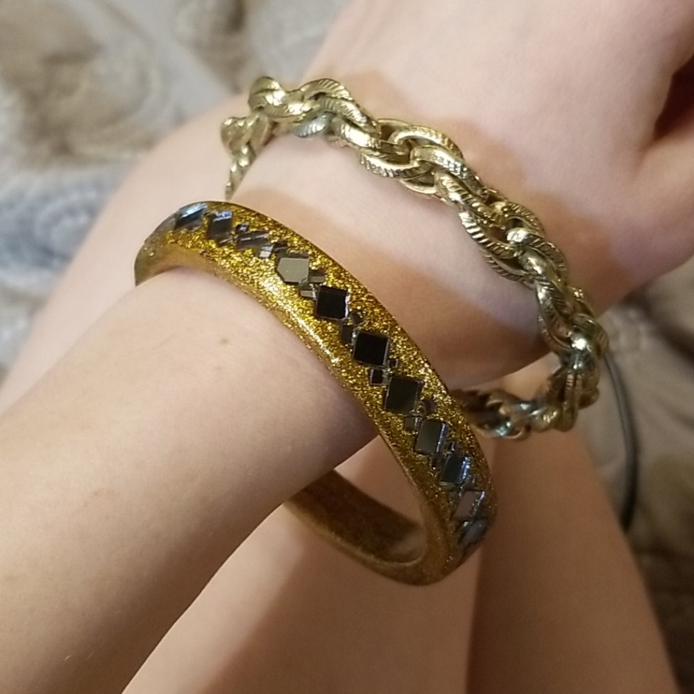 Braceletts